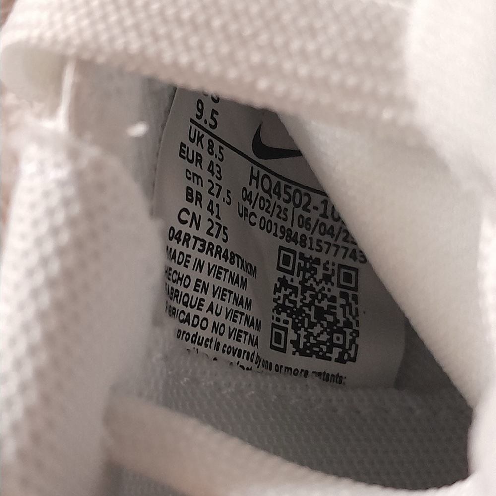 Nike Men’s White Manta Sneakers with Blue Swoosh - Picture 4 of 10